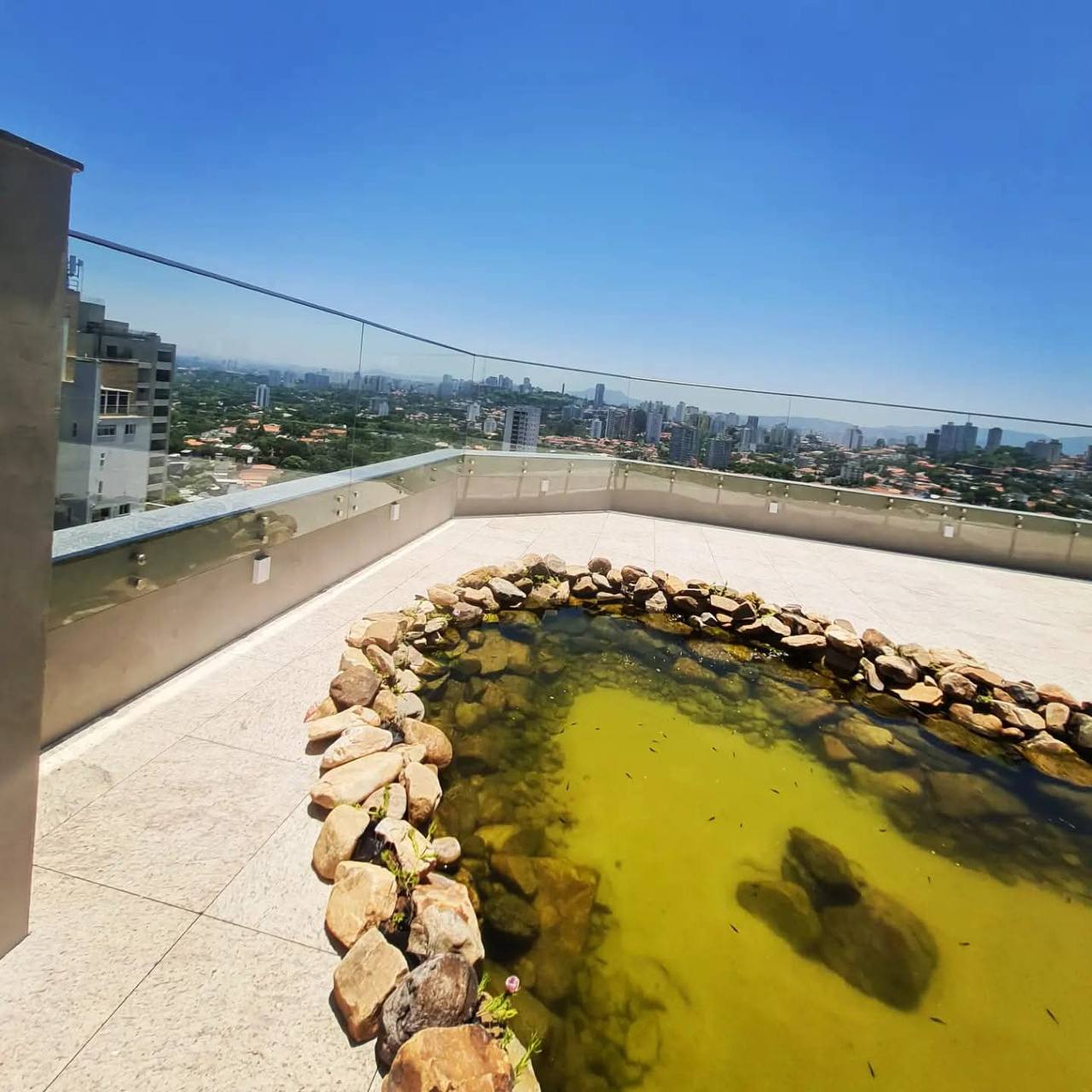 Cobertura de vidro em terraço